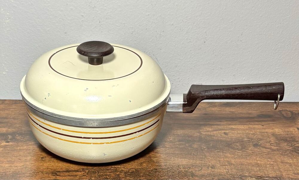 Vintage Regal Ware White Cast Aluminum 3 QT Large Striped Saucepan with Lid